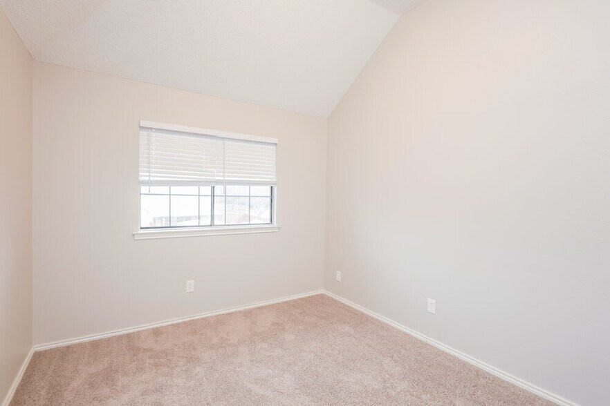 Building Photo - 2241 Collier Ct