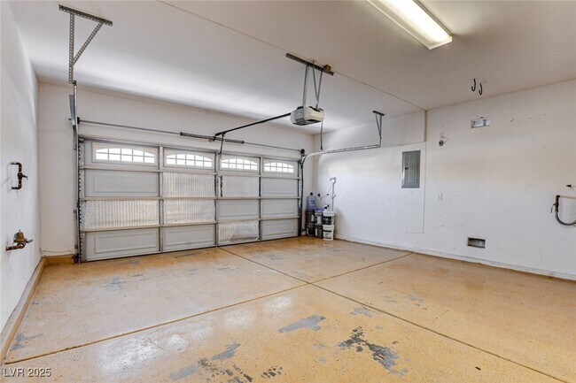 Building Photo - 9060 Candyland Ave