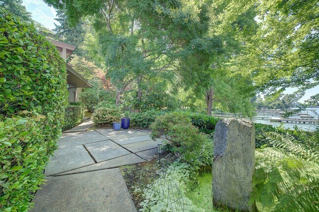 Building Photo - 4Bd/4.5Ba Medina Home