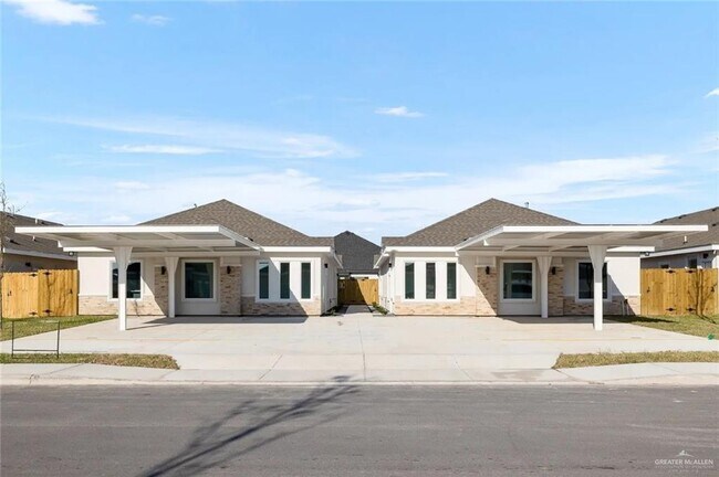 Building Photo - 913 N Woodson Ave