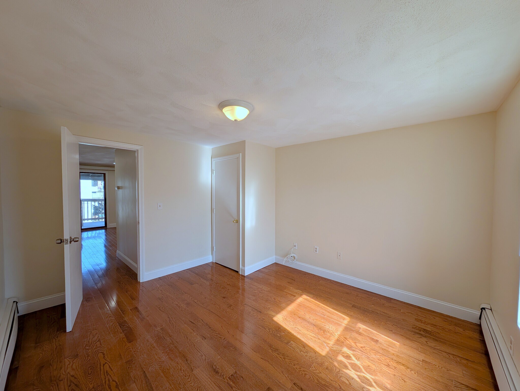 Building Photo - 6 Evergreen Sq