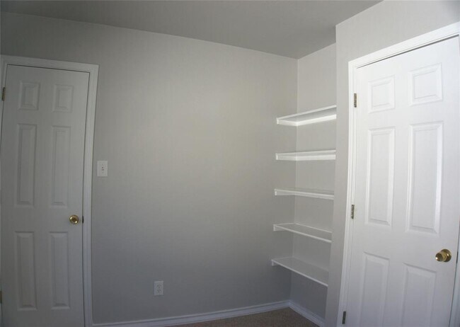 Building Photo - 1512 Parkfield Cir