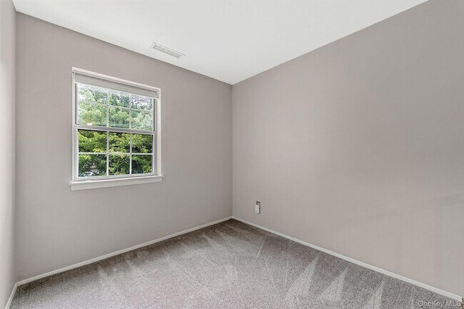 Building Photo - 908 Sara Cir