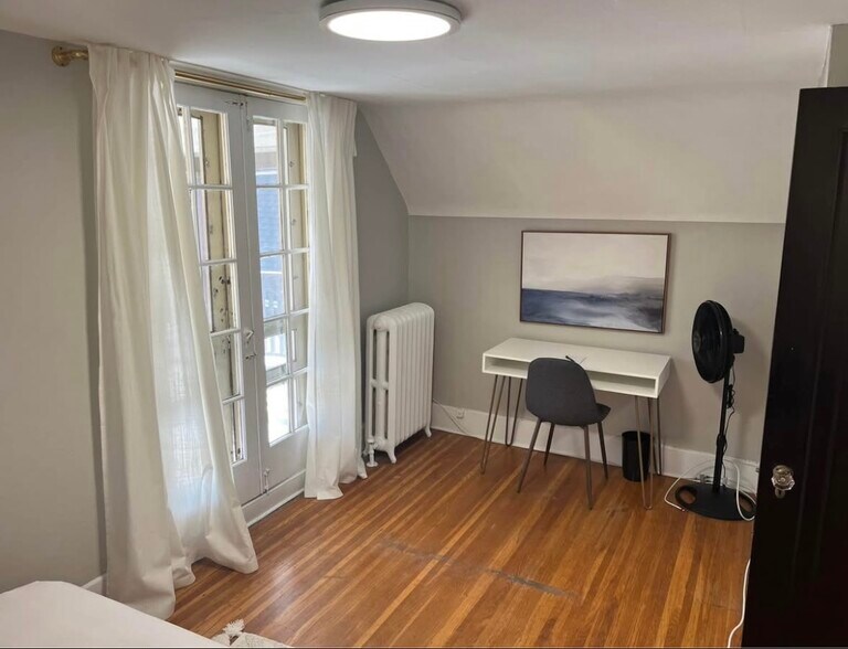 Building Photo - 449 Richmond Ave