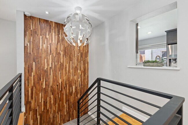 Building Photo - Recently Updated Home in Prime Sunnyside Neighborhood!