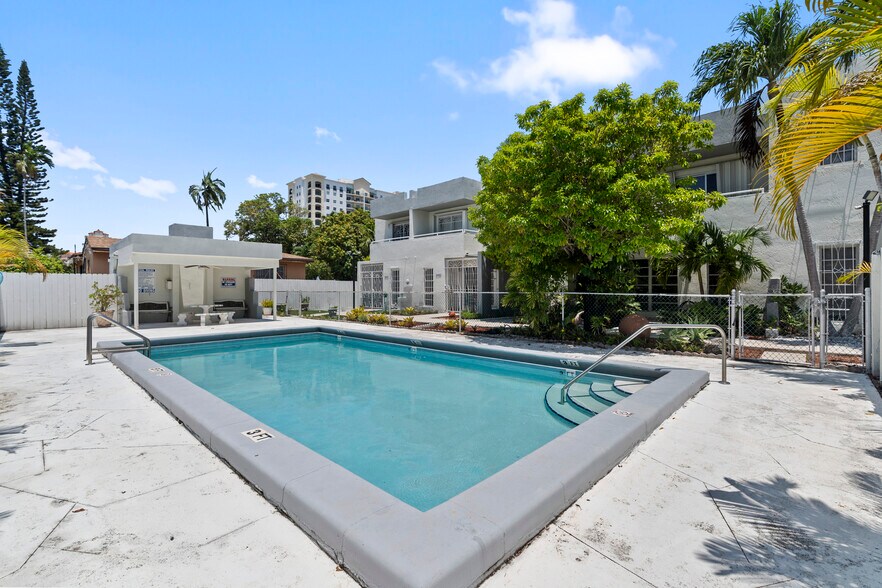 Building Photo - 3597 SW 17th St