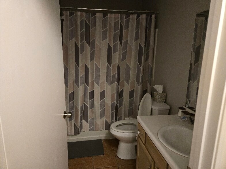 Building Photo - 217 Columbia Dr