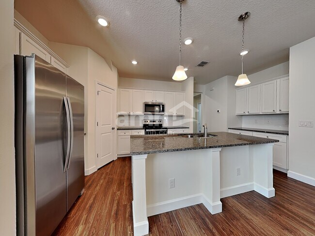 Building Photo - 2433 S Park Ave