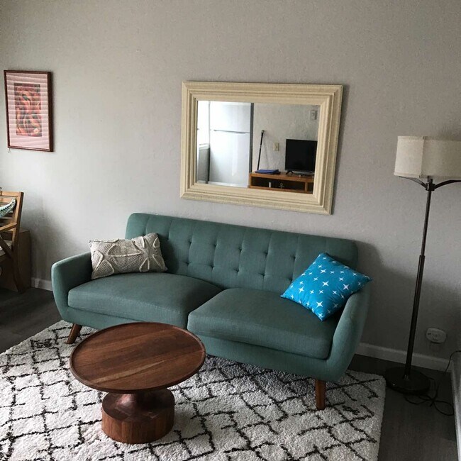 Building Photo - 30 Fern St