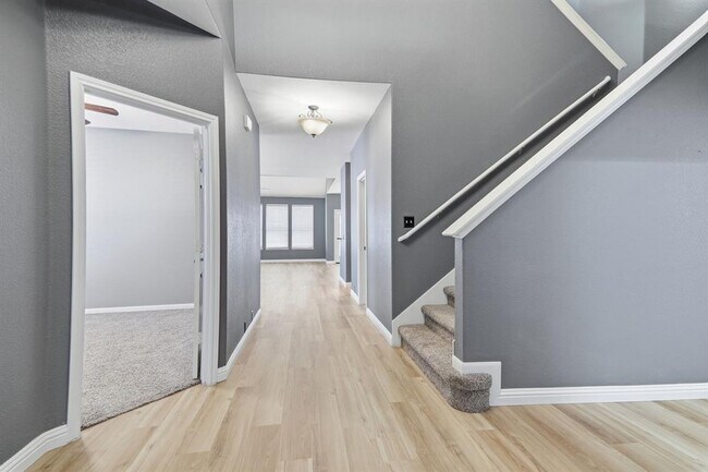 Building Photo - 2157 Paradise Ridge Dr