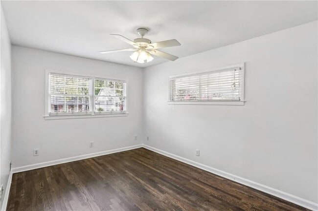 Building Photo - 2581 Sharondale Dr NE