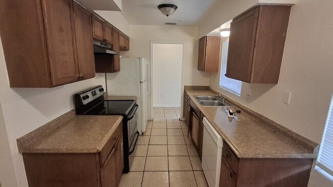 Building Photo - 3BR/1BA Single Family Home in Orlando with Spacious Yard!!