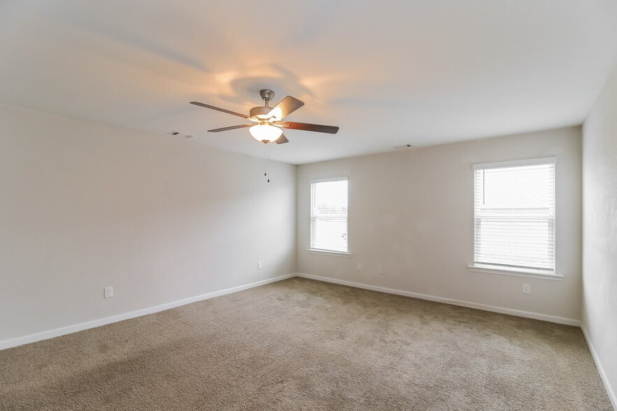 Building Photo - 445 Samara Ct