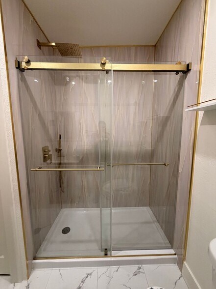 Building Photo - 1204 E Hamilton Ave