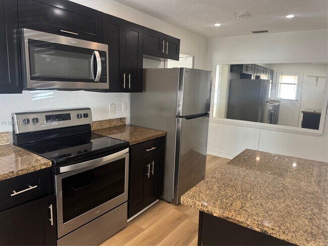 Building Photo - 1947 Taft St