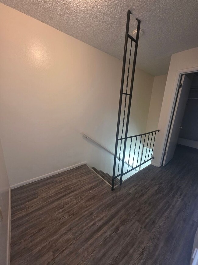 Building Photo - 522 Smithridge Park