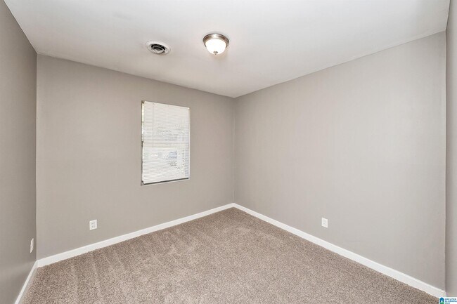 Building Photo - 4611 Oak Dr