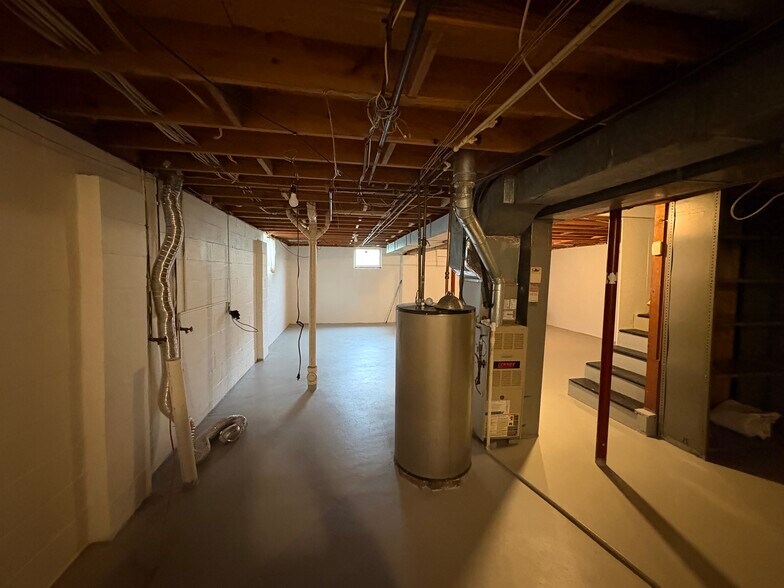Building Photo - 663 Gibbard Ave