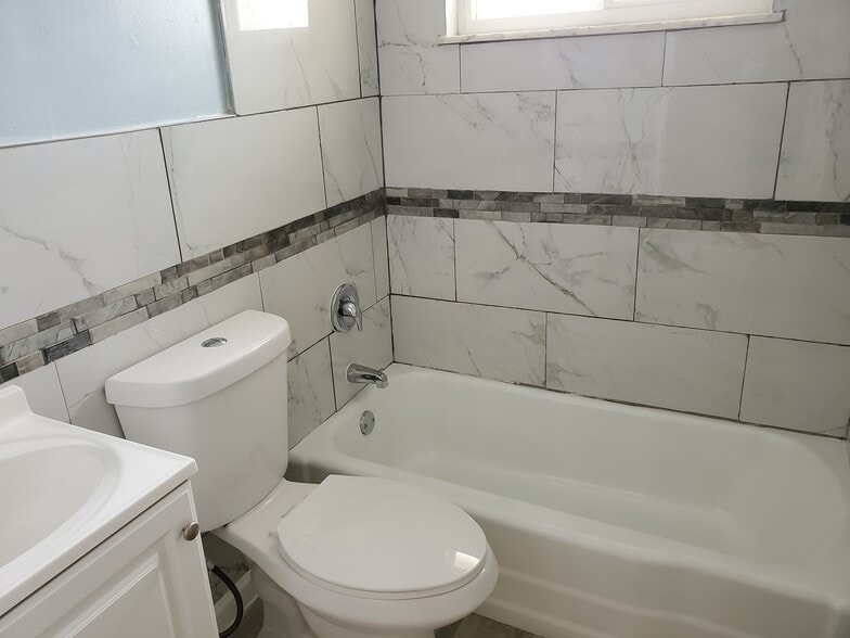 Building Photo - 10118 Douglas Ct