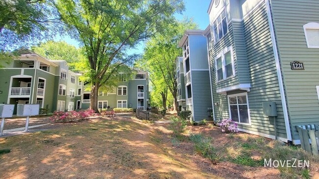 Building Photo - 1221 Westview Ln