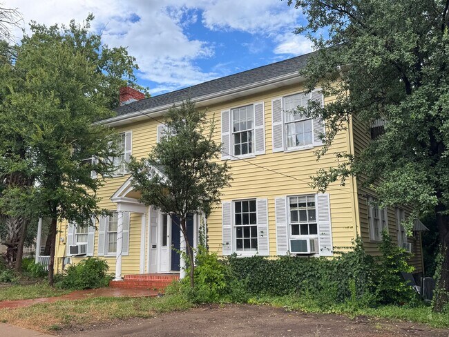 Building Photo - 1101 W 22nd St