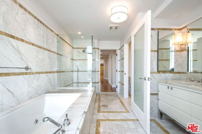 Building Photo - 1 W Century Dr