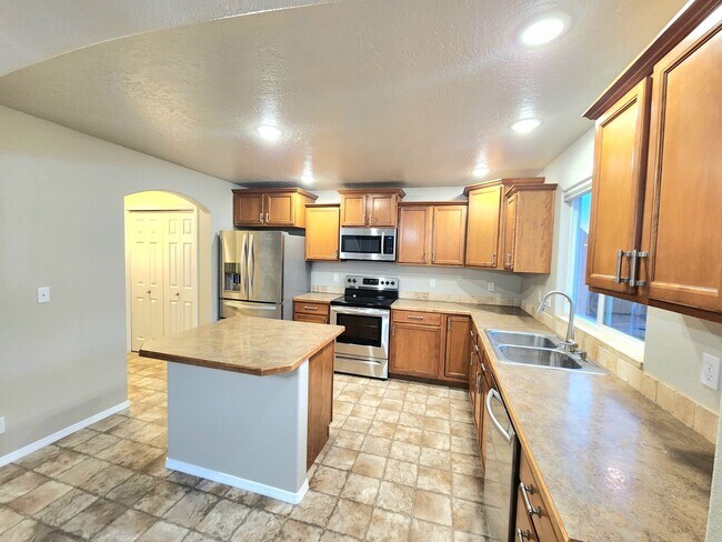 Building Photo - Move In Special- $500.00