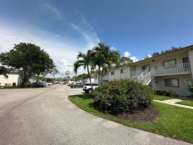 Primary Photo - ANNUAL RENTAL - 3 BED / 2 BATH AT NAPLES T...