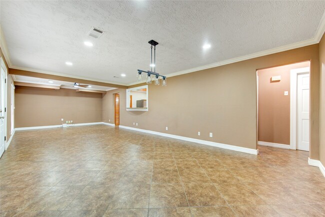 Building Photo - 9922 Carmalee St