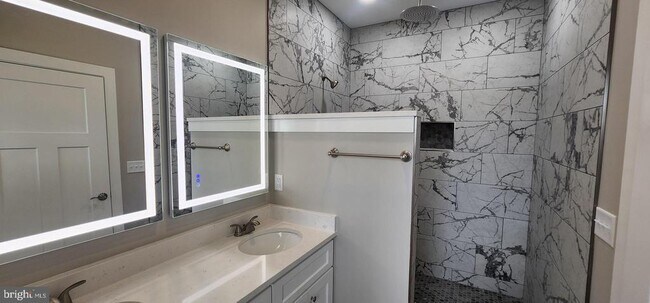 Building Photo - 112 W Main St