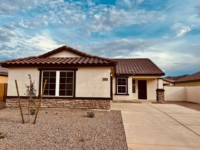 Building Photo - FREE RENT ON APPROVED CREDIT INTERESTED?