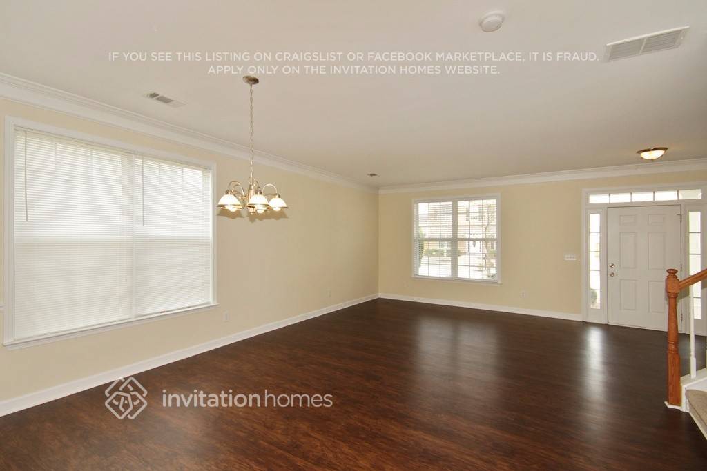 Building Photo - 1712 Sahale Falls Dr