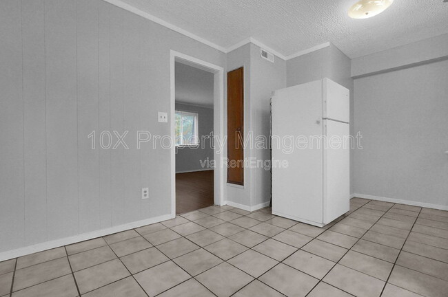 Building Photo - 2872 Howey Rd