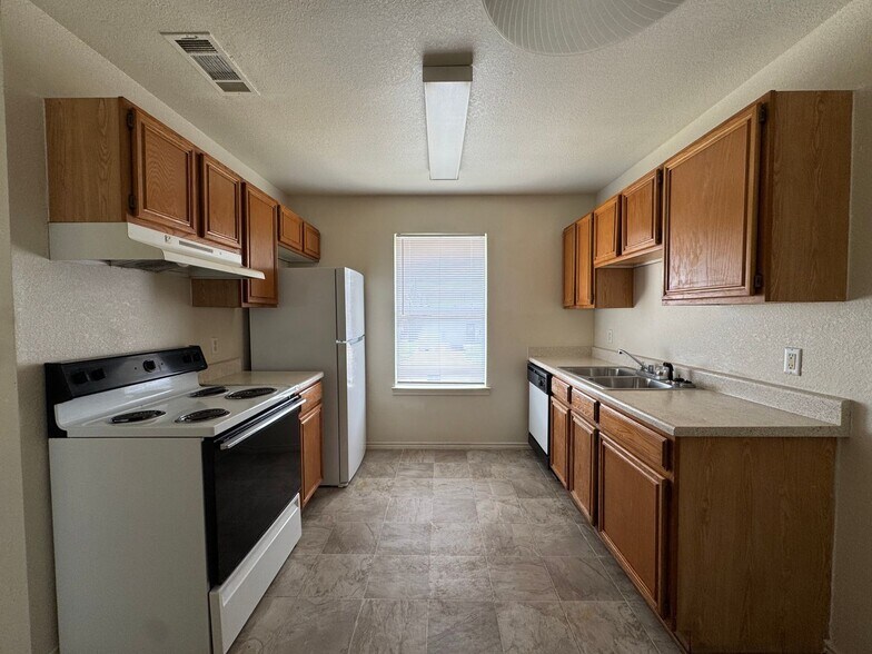 Building Photo - 1504 Windward Dr