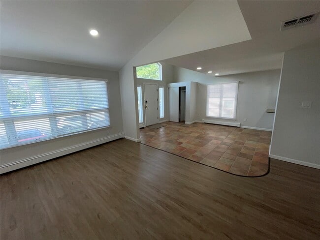 Building Photo - 420 W Park Ave