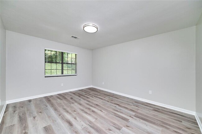 Building Photo - 345 Santa Fe Trail