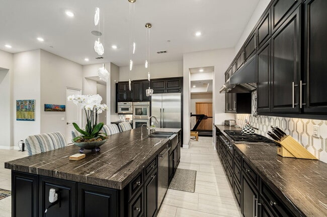 Building Photo - 81439 Merv Griffin Way