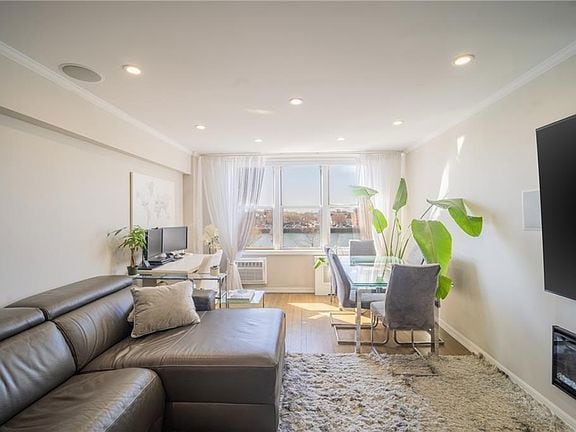 Building Photo - 1625 Emmons Ave