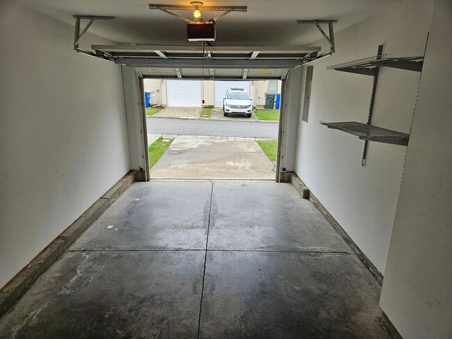 Building Photo - Fantastic Brier Creek 2br / 2.5ba Townhome! Avail Now!