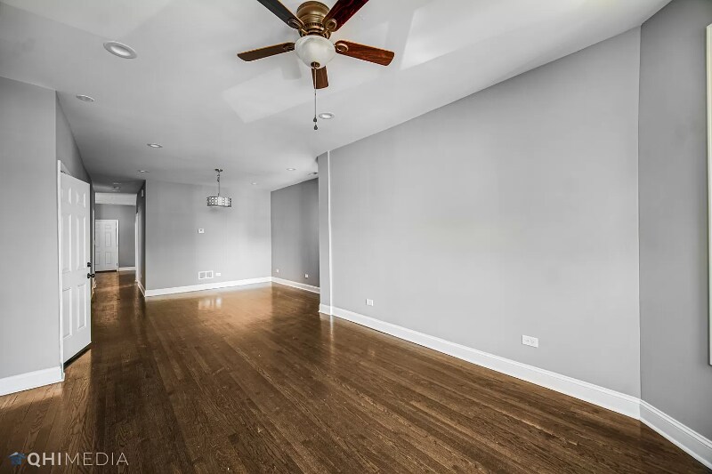 Building Photo - 6235 S Rhodes Ave