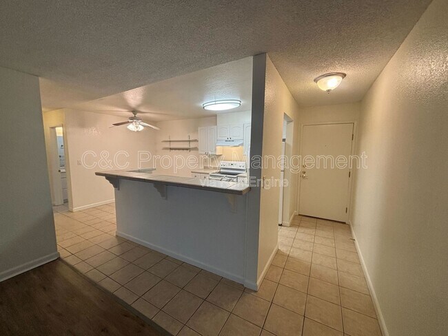 Building Photo - 466 Crescent St