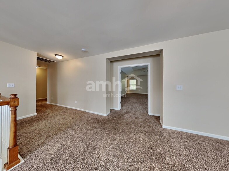 Building Photo - 127 Salt Meadow Ln