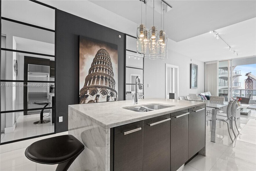 Building Photo - 900 Biscayne Blvd