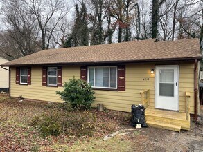 Building Photo - 3bed house in the county! Central all electric hvac, laundry, yard and hardwoods.