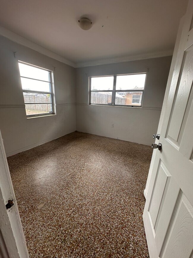 Building Photo - Sigle family home