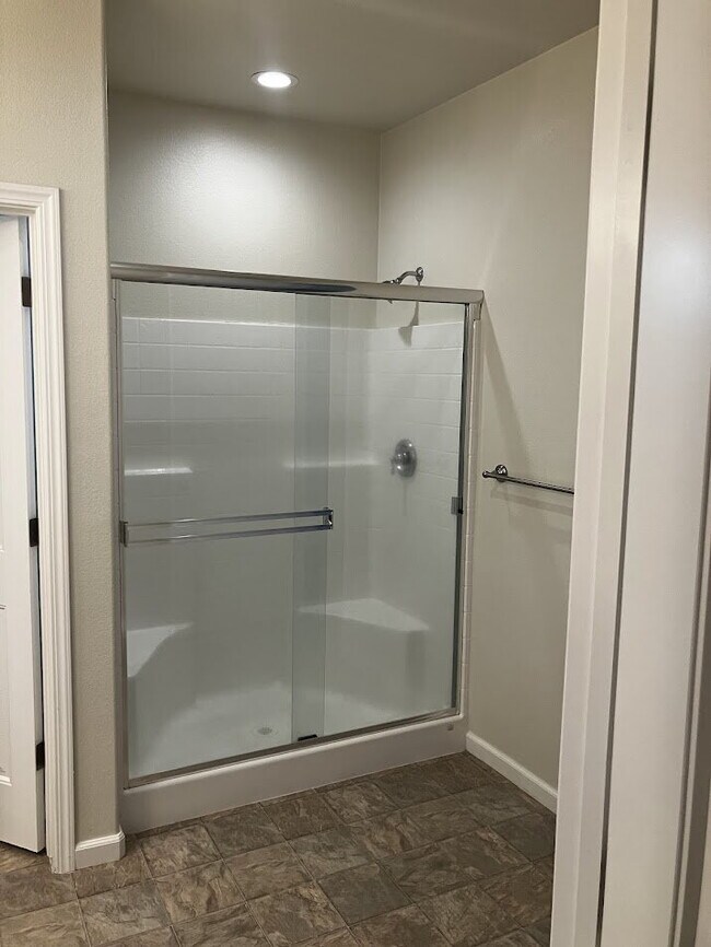 Building Photo - Modern 3-Bedroom, 2-Bath Home with Window ...
