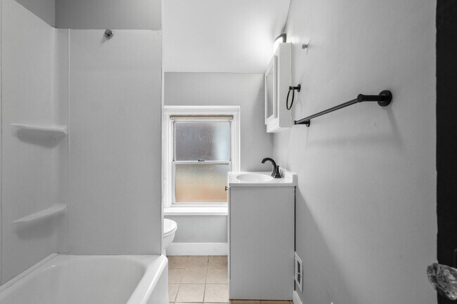 Building Photo - Stunning 2 bedroom home in Carrick available October 1st!