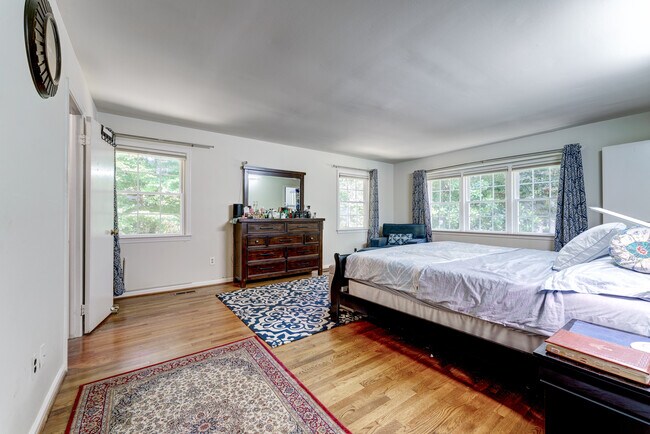 Panoramic tree-top views from Master Bedroom Suite & hdwd floors! - 10108 Donegal Ct