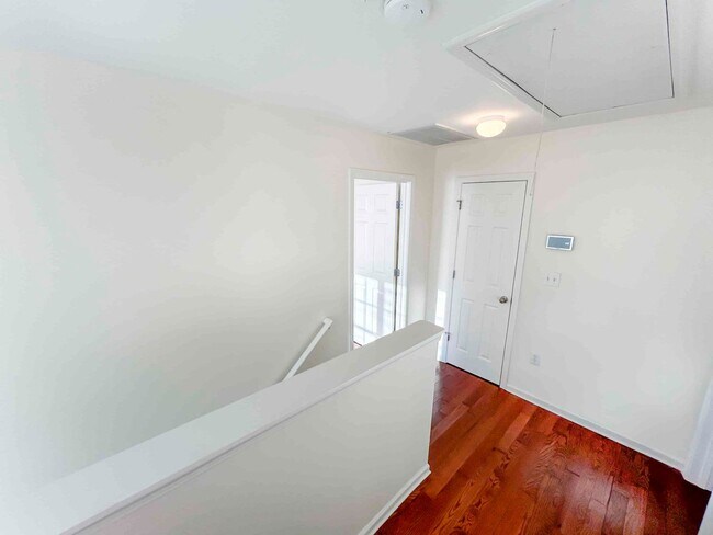 Building Photo - Fantastic 3 BR/2.5 BA Traditional on Full Unfinished Basement in Austell!