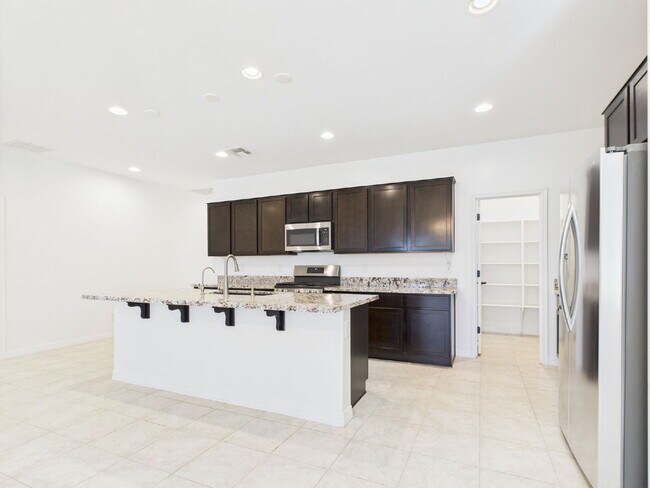 Building Photo - Resort Style Living in Estrella Mountain Ranch